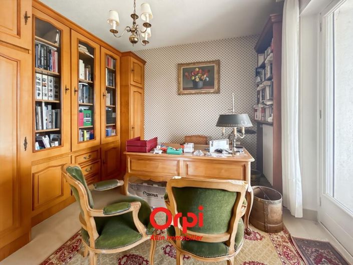 Image No.20-6 Bed House for sale