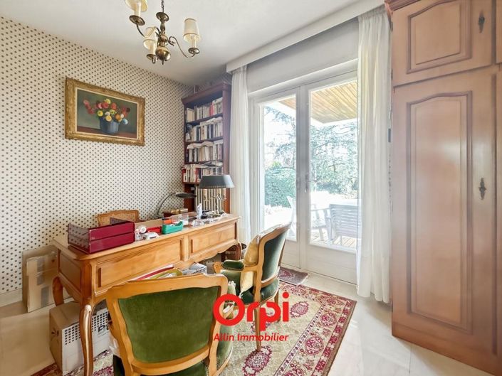 Image No.21-6 Bed House for sale