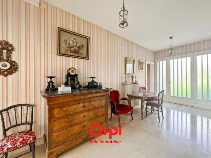 Image No.5-6 Bed House for sale