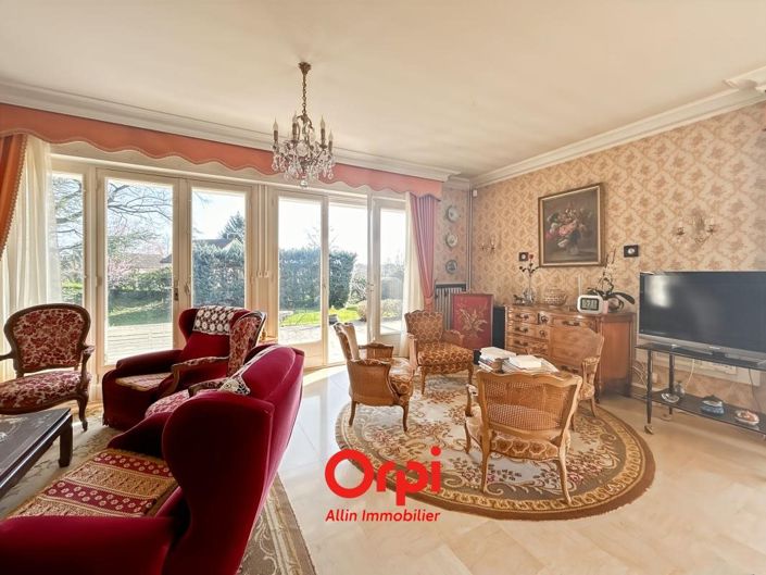 Image No.6-6 Bed House for sale