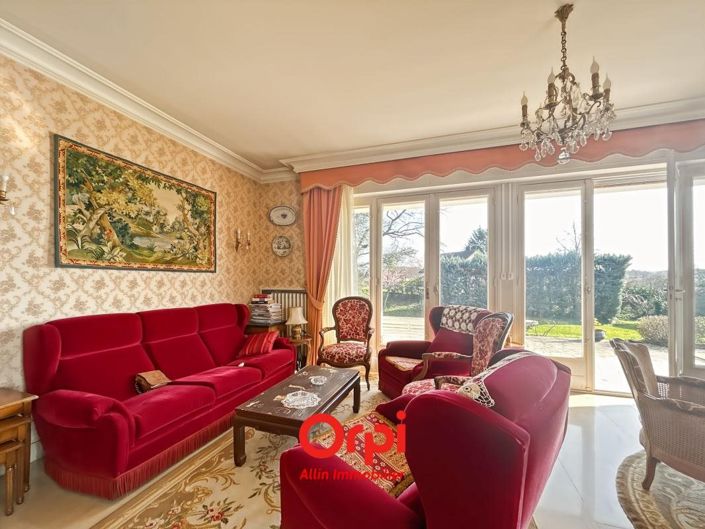 Image No.8-6 Bed House for sale