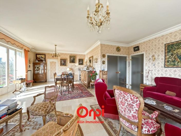 Image No.9-6 Bed House for sale