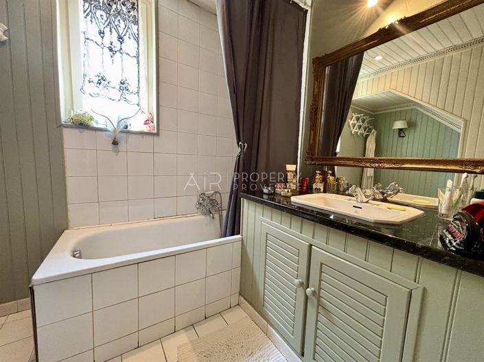 Image No.10-2 Bed House for sale