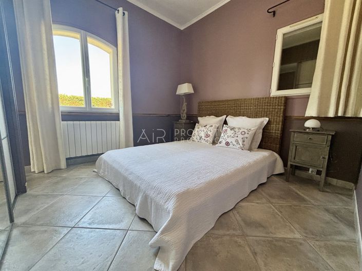 Image No.11-3 Bed House for sale