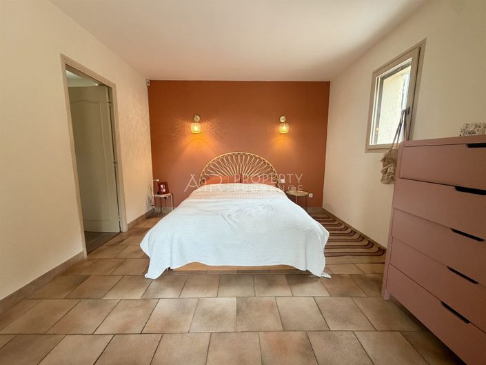 Image No.15-4 Bed House for sale