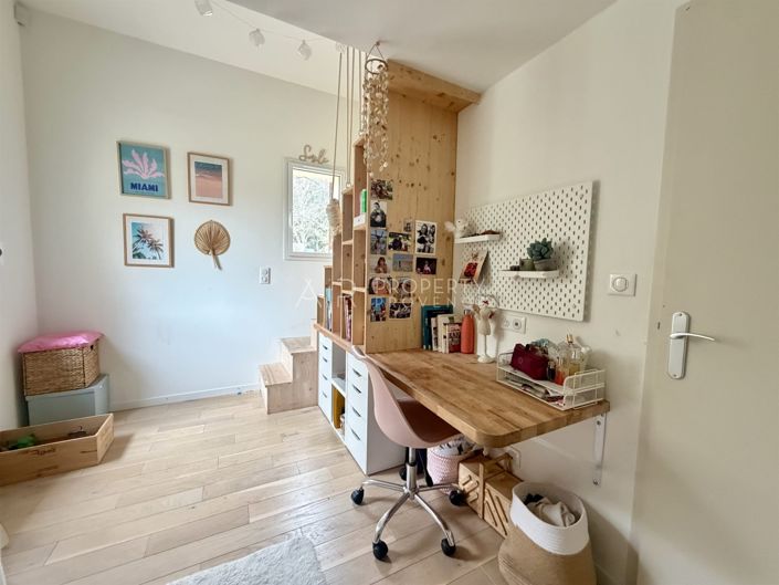 Image No.17-4 Bed House for sale