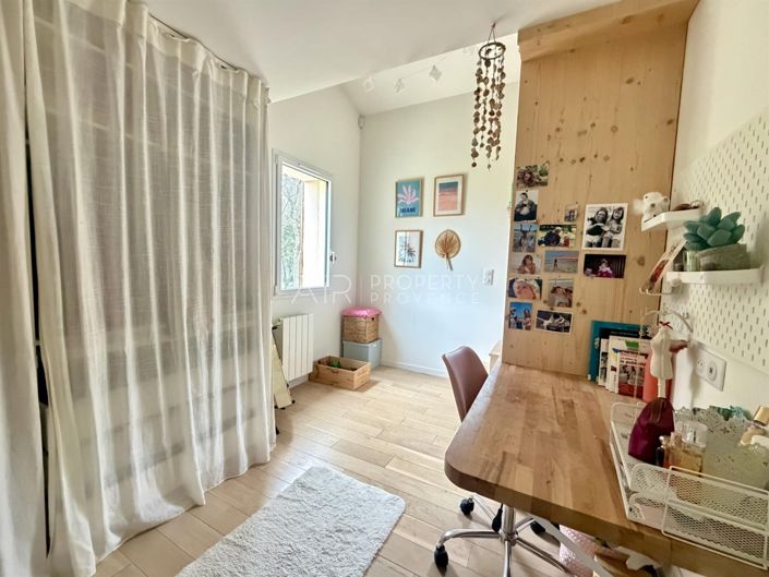 Image No.18-4 Bed House for sale