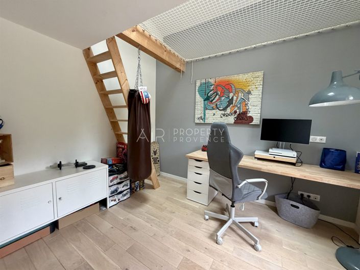 Image No.19-4 Bed House for sale