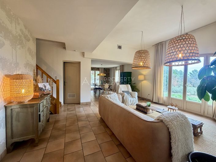 Image No.2-4 Bed House for sale