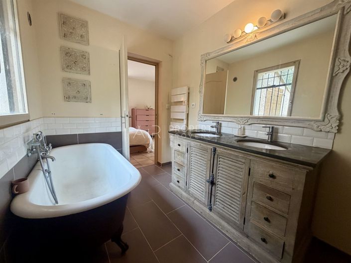 Image No.21-4 Bed House for sale