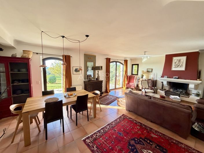 Image No.10-5 Bed House for sale