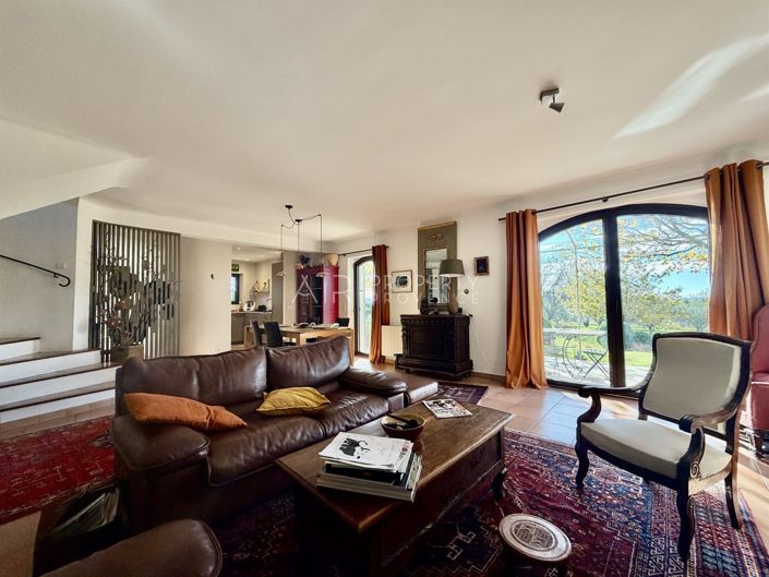 Image No.11-5 Bed House for sale