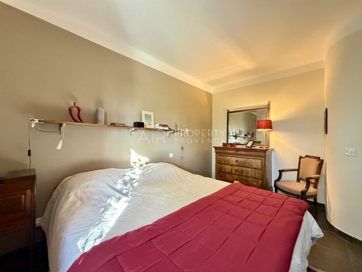 Image No.17-5 Bed House for sale