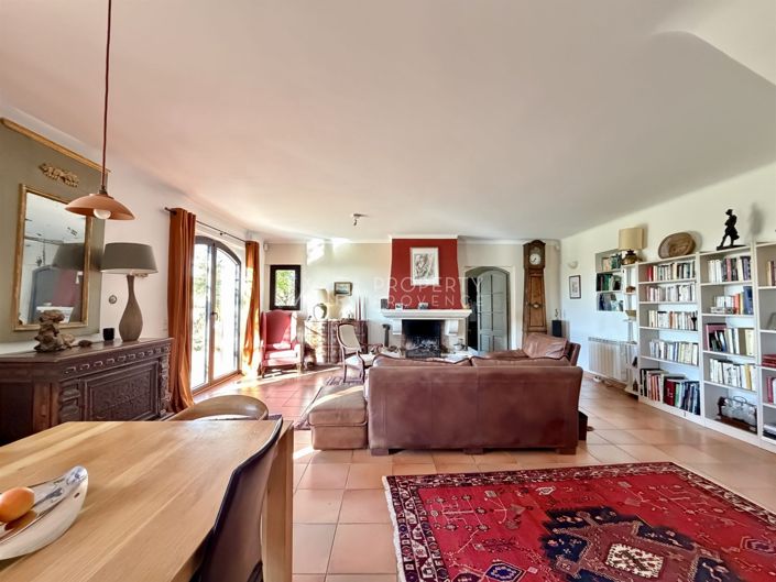 Image No.2-5 Bed House for sale