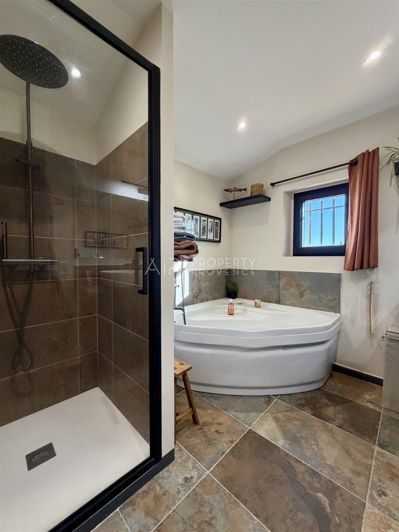 Image No.21-5 Bed House for sale