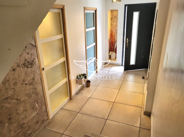 Image No.2-4 Bed House for sale