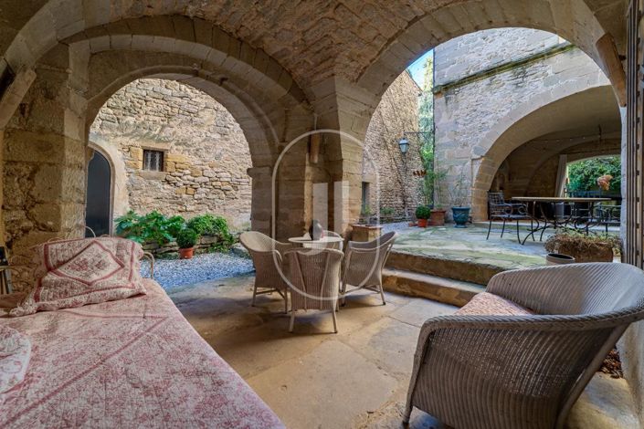 Image No.8-6 Bed House for sale