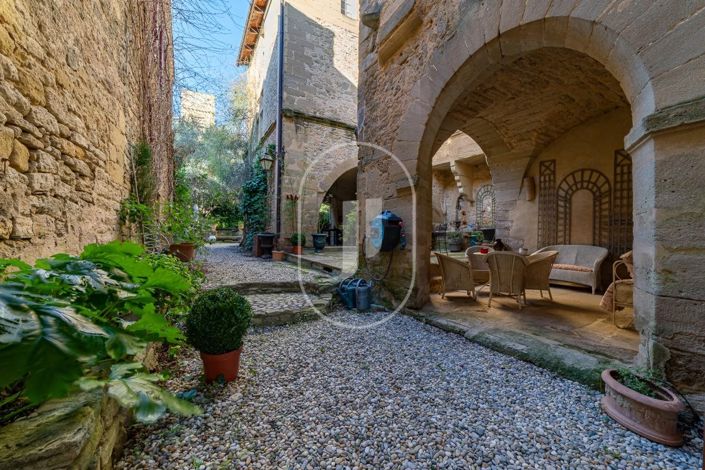 Image No.9-6 Bed House for sale