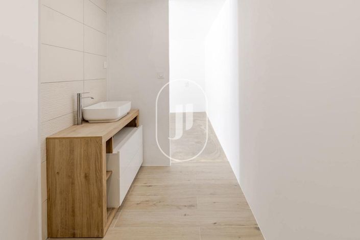 Image No.12-5 Bed House for sale