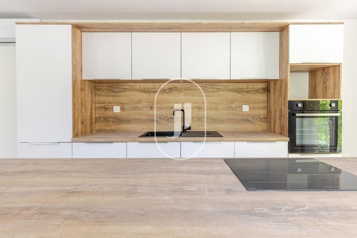 Image No.5-5 Bed House for sale