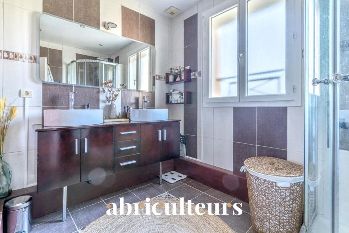 Image No.10-4 Bed House for sale