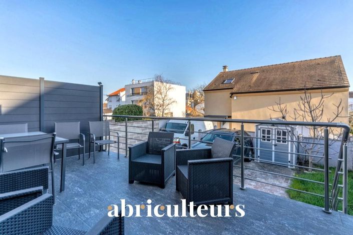 Image No.2-4 Bed House for sale