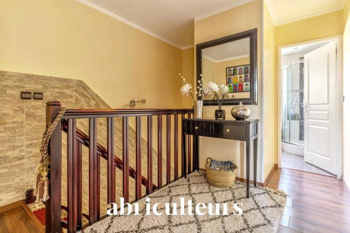 Image No.6-4 Bed House for sale