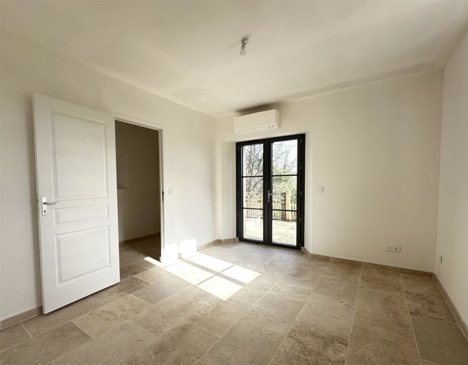 Image No.13-8 Bed House for sale