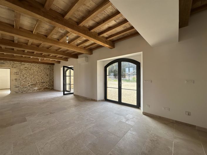 Image No.9-8 Bed House for sale