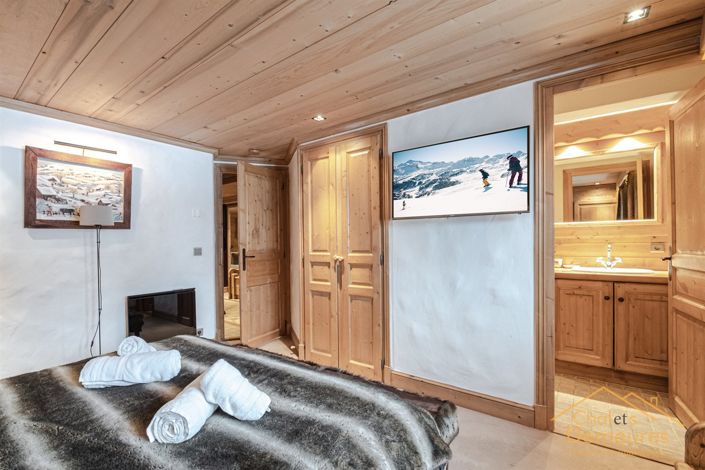 Image No.17-6 Bed House for sale