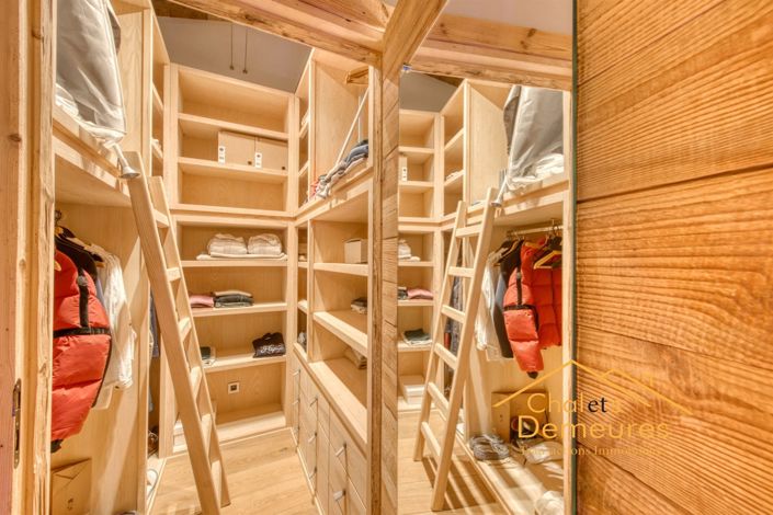 Image No.6-6 Bed House for sale