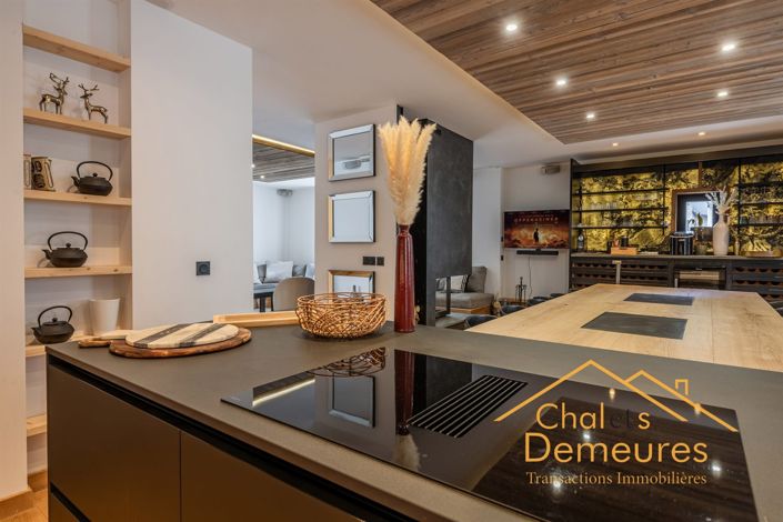 Image No.8-8 Bed House for sale