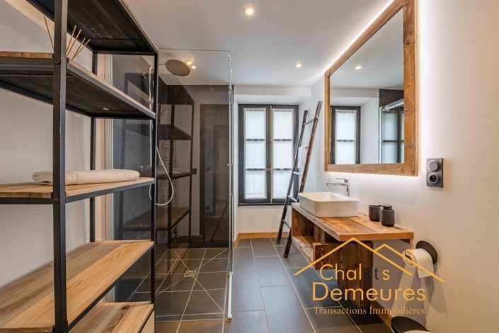 Image No.9-8 Bed House for sale