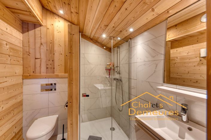 Image No.20-7 Bed House for sale