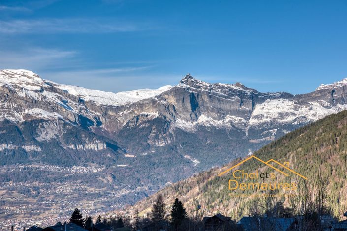 Image No.7-7 Bed House for sale