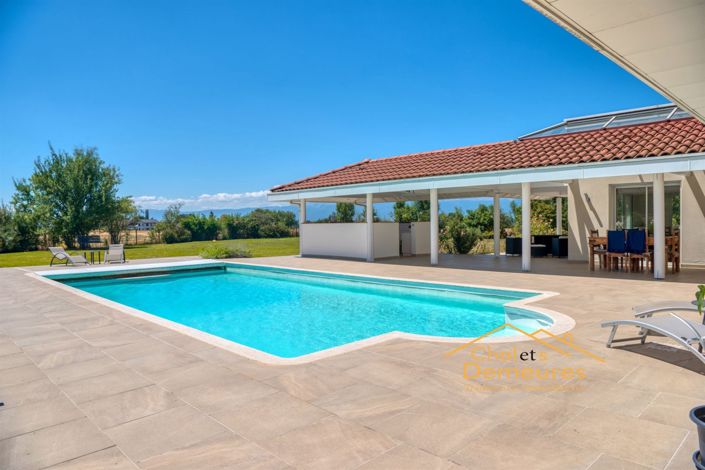 Image No.18-6 Bed House for sale