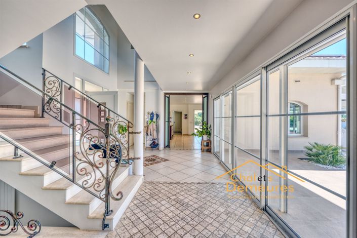 Image No.21-6 Bed House for sale