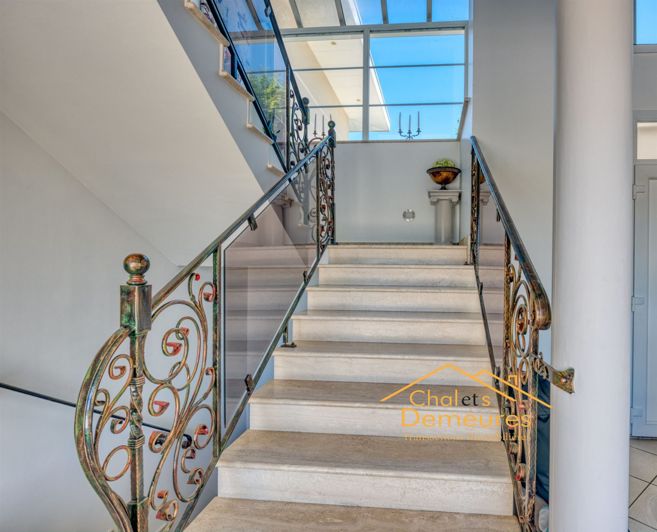 Image No.4-6 Bed House for sale