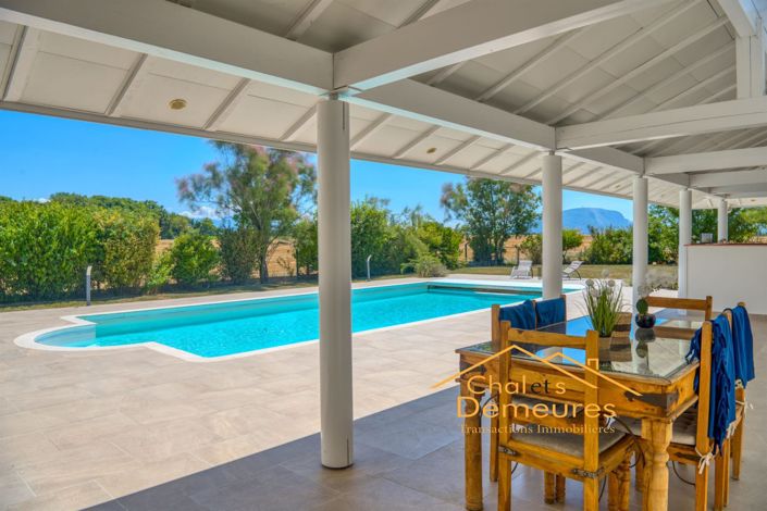 Image No.9-6 Bed House for sale