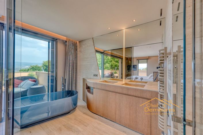 Image No.8-7 Bed House for sale