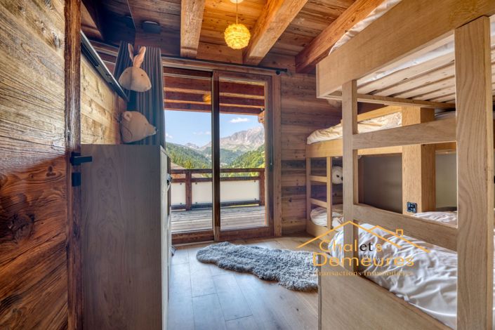 Image No.17-6 Bed House for sale