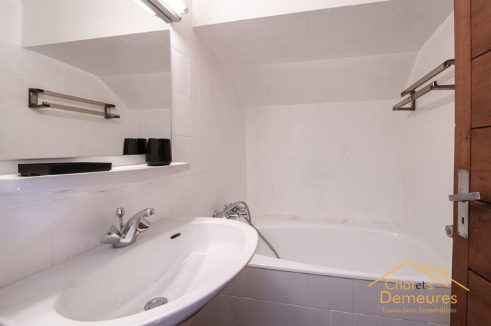 Image No.17-5 Bed House for sale