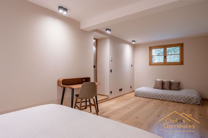 Image No.20-5 Bed House for sale