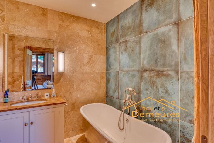 Image No.8-5 Bed House for sale