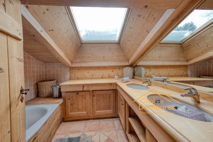 Image No.4-8 Bed House for sale