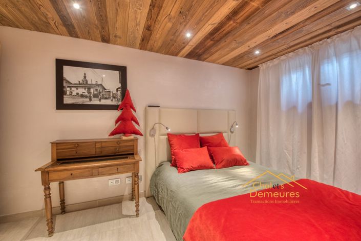 Image No.8-8 Bed House for sale