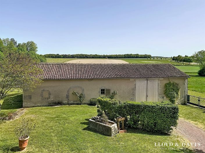 Image No.2-4 Bed House for sale