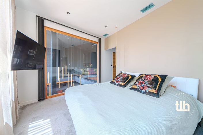 Image No.14-3 Bed Property for sale