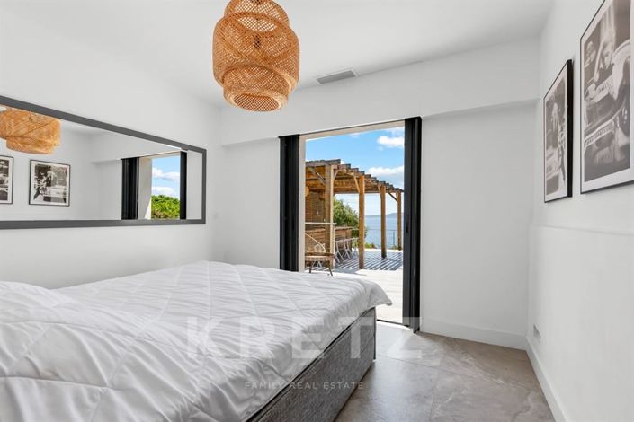 Image No.8-5 Bed House for sale