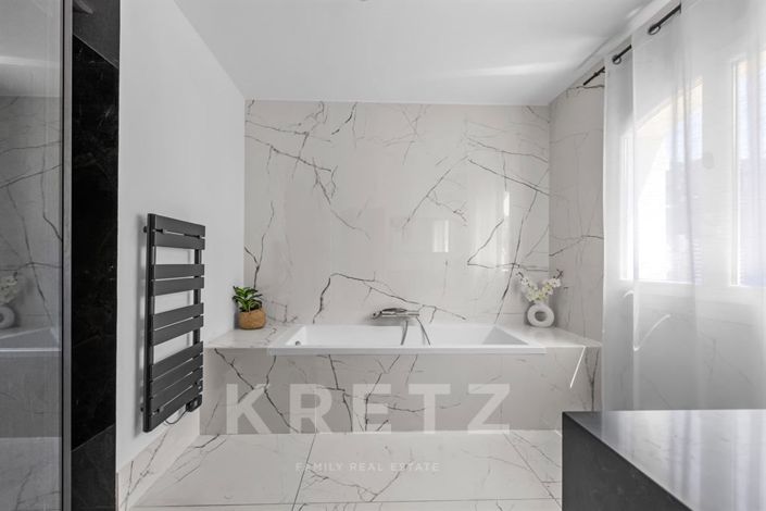 Image No.9-5 Bed House for sale